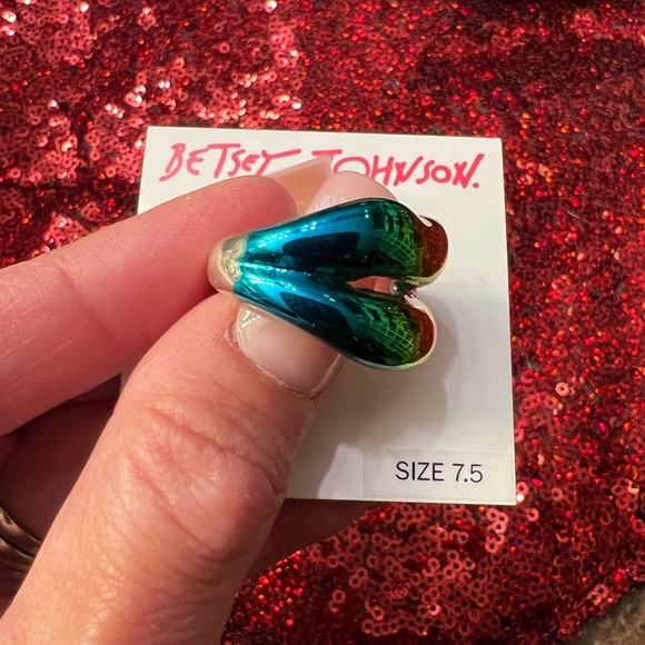 🌈Betsey Johnson Rainbow 🌈 Lips Ring-SZ 7.5-NWT - Picture 8 of 11
